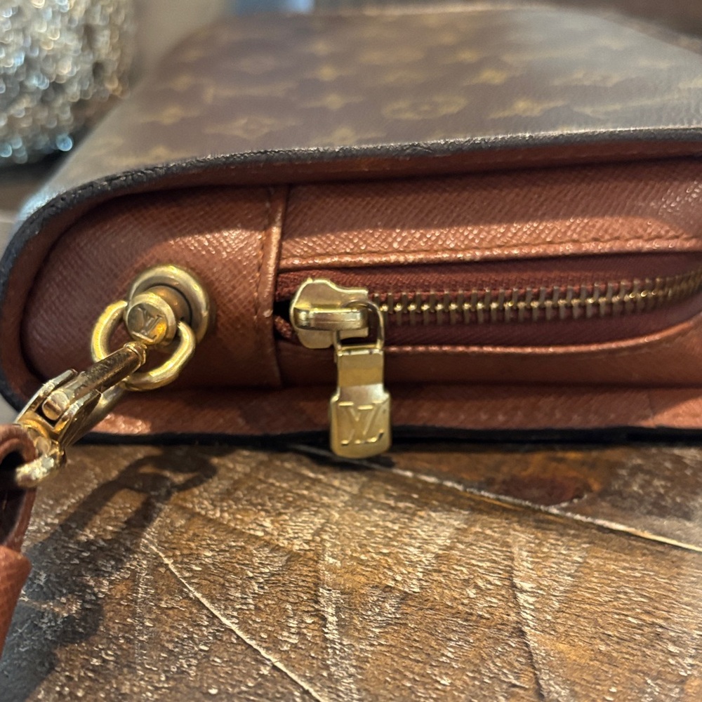 Louis Vuitton Brown Monogram Clutch Vintage from 1994 - Picture 16 of 17